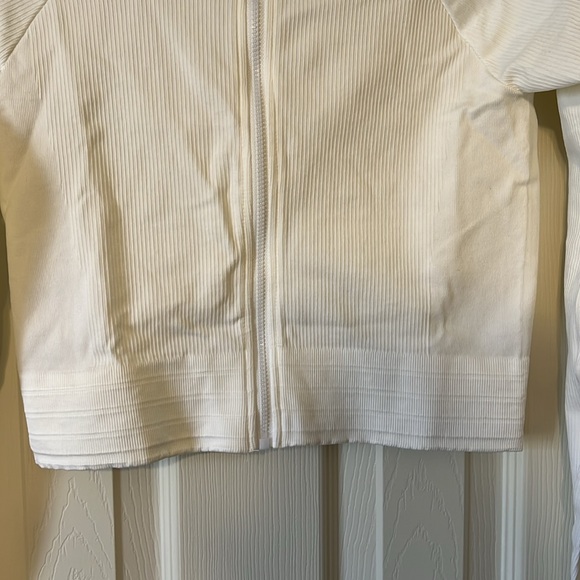 Fabletics Seamless Cropped Zip Jacket - Picture 3 of 6